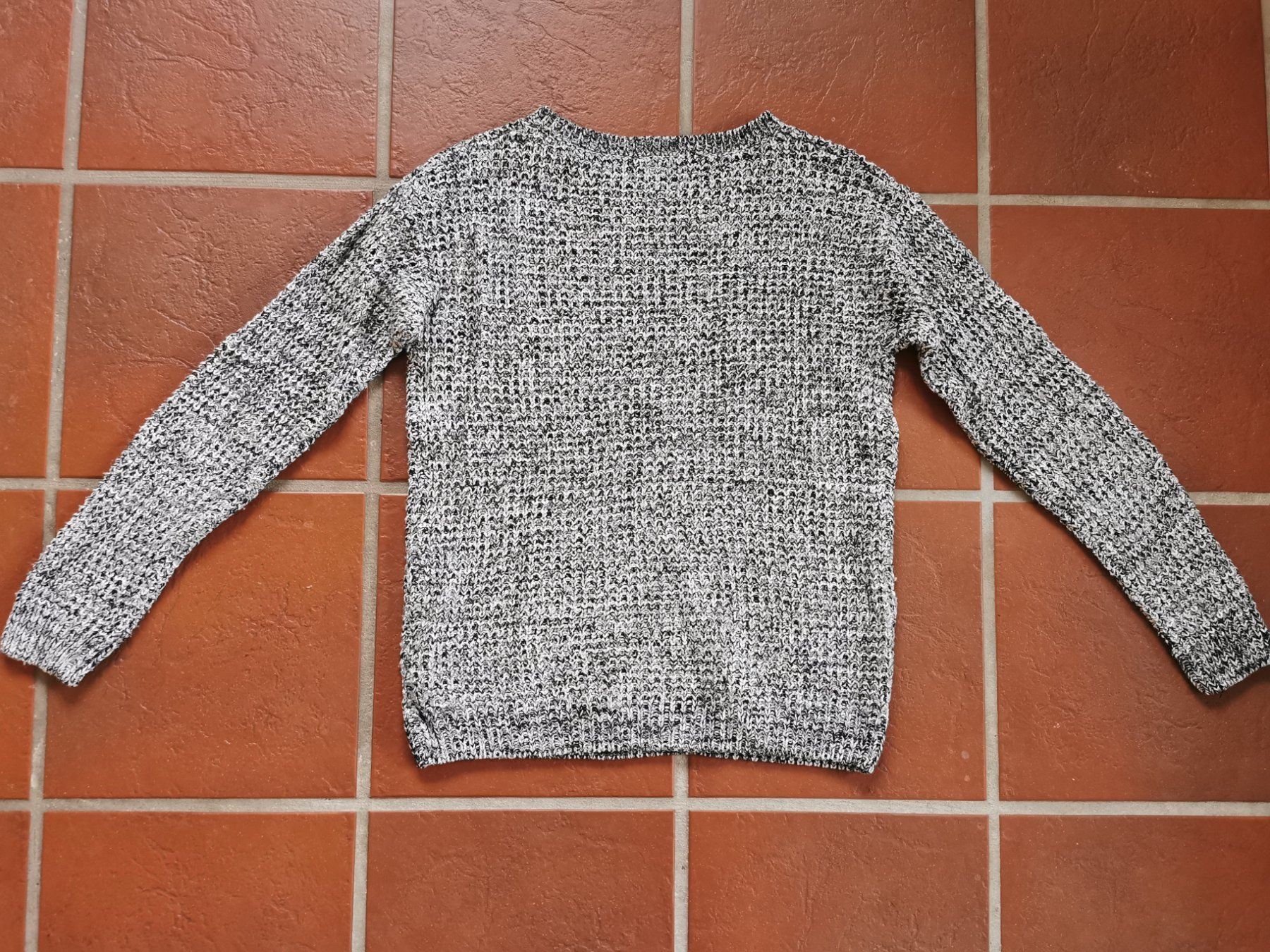 Pullover & Sweatshirts: Jean Pascale; schwarz/weiss Grobstrick-Pullover "Glow" Gr. M – Gebraucht aus Boniswil von Totomat-Lady 2