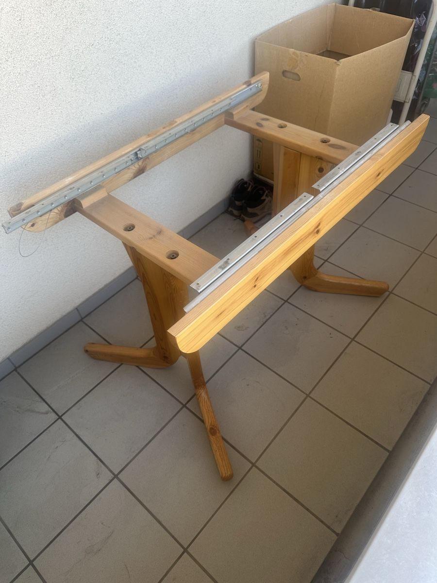 Tische: Esstisch aus Holz – Gebraucht aus Jona von Yamisi 3