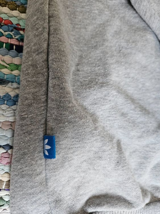 Adidas Maglioni & Felpe: Grauer Adidas Hoodie Grösse 36 – Usato da Wettingen venduto da Sk8ertomda 2