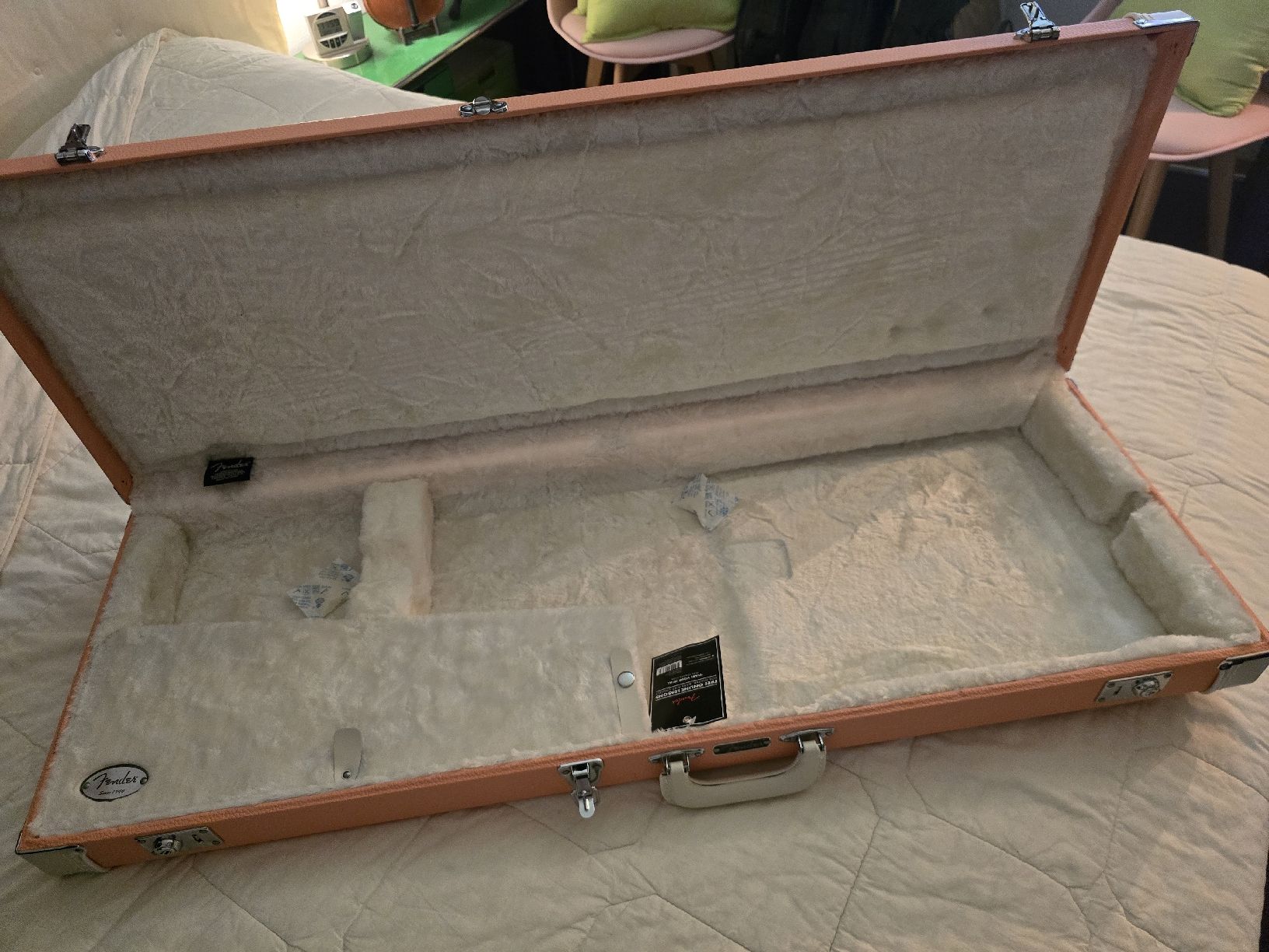 Fender Strumenti musicali: FENDER GUITAR CASE ....NEU !!! – Nuovo e nell'imballaggio originale da Zürich venduto da Antiquedealer 2