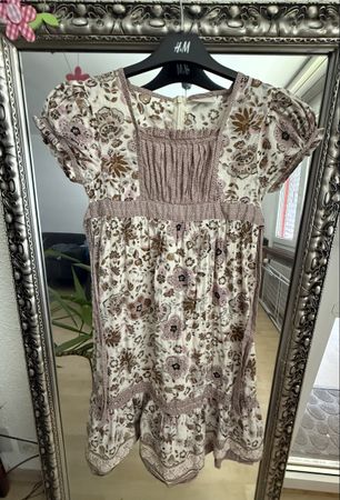 Kleid Gr.140  Blumenmuster Top Zustand