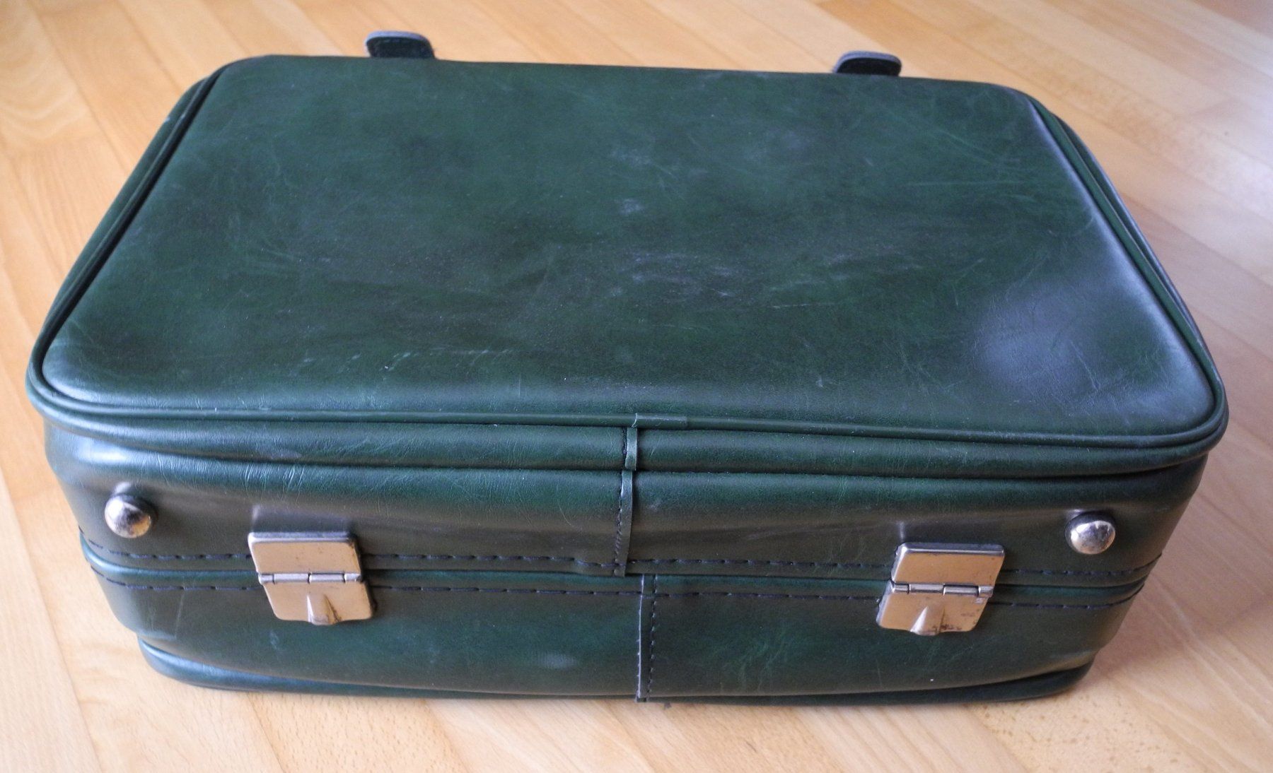 Valigie: Vintage Koffer dunkelgrün mit Schlüssel – Usato da Güttingen venduto da romli 2