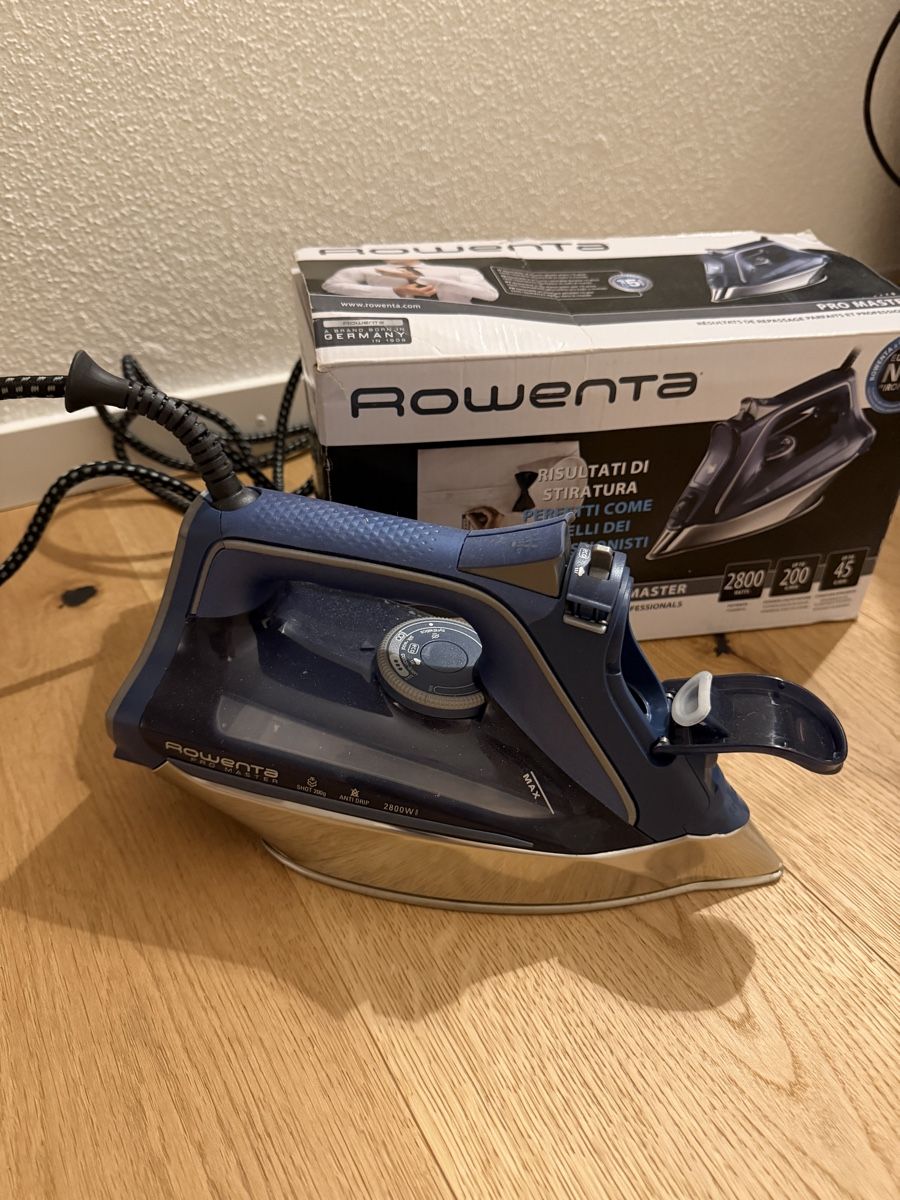 Rowenta Ferri da stiro: Rowenta Bügeleisen Pro Master 2800W – Usato da Wangen b. Olten venduto da esma010