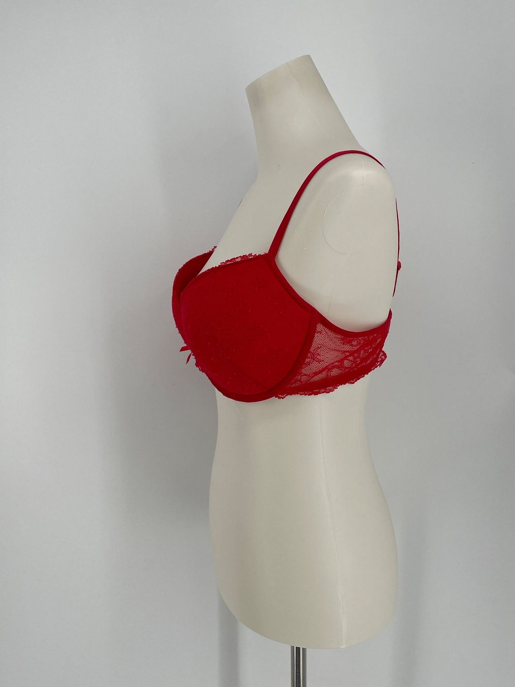 Altra biancheria intima: Roter BH mit Spitze, Gr. 90C Leyla – Usato da Auenstein venduto da moin. 1