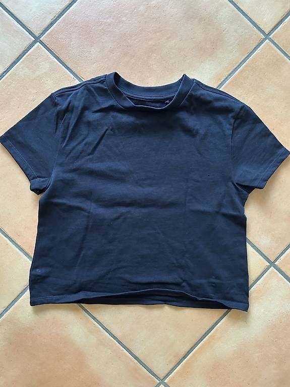 T-Shirts: Damen Cropped T-Shirts Set – Gebraucht aus Hitzkirch von mar_6xlt 4
