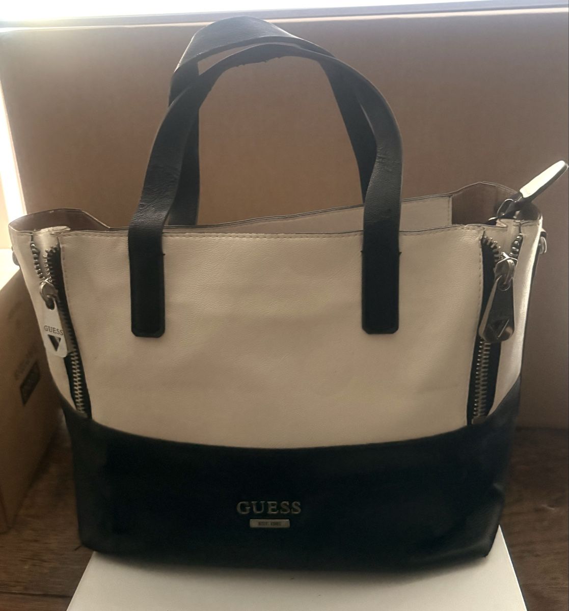 Guess Borse da donna: Borsa a mano Guess modello Doheny  – Usato da Taverne venduto da Luvi08 1