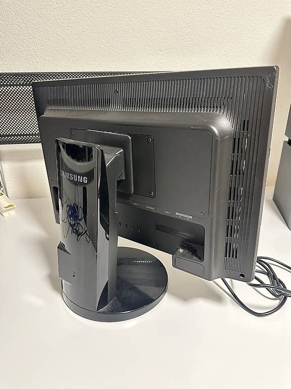 Monitor: Samsung Bildschirm  – Usato da Bellach venduto da ret_bs5k 1