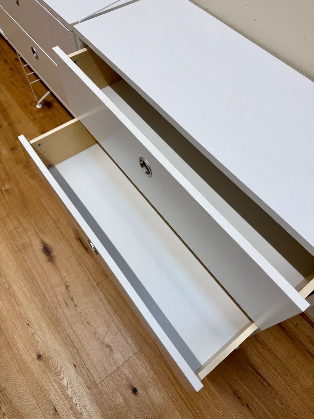 String Regale: String System Regal + Sideboard weiss, neuwertig (Original) – Gebraucht aus Oberkirch LU von petitefashion 6