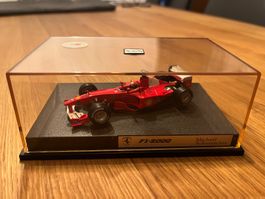 Modellauto Ferrari F1-2000 Michael Schumacher Vitrine