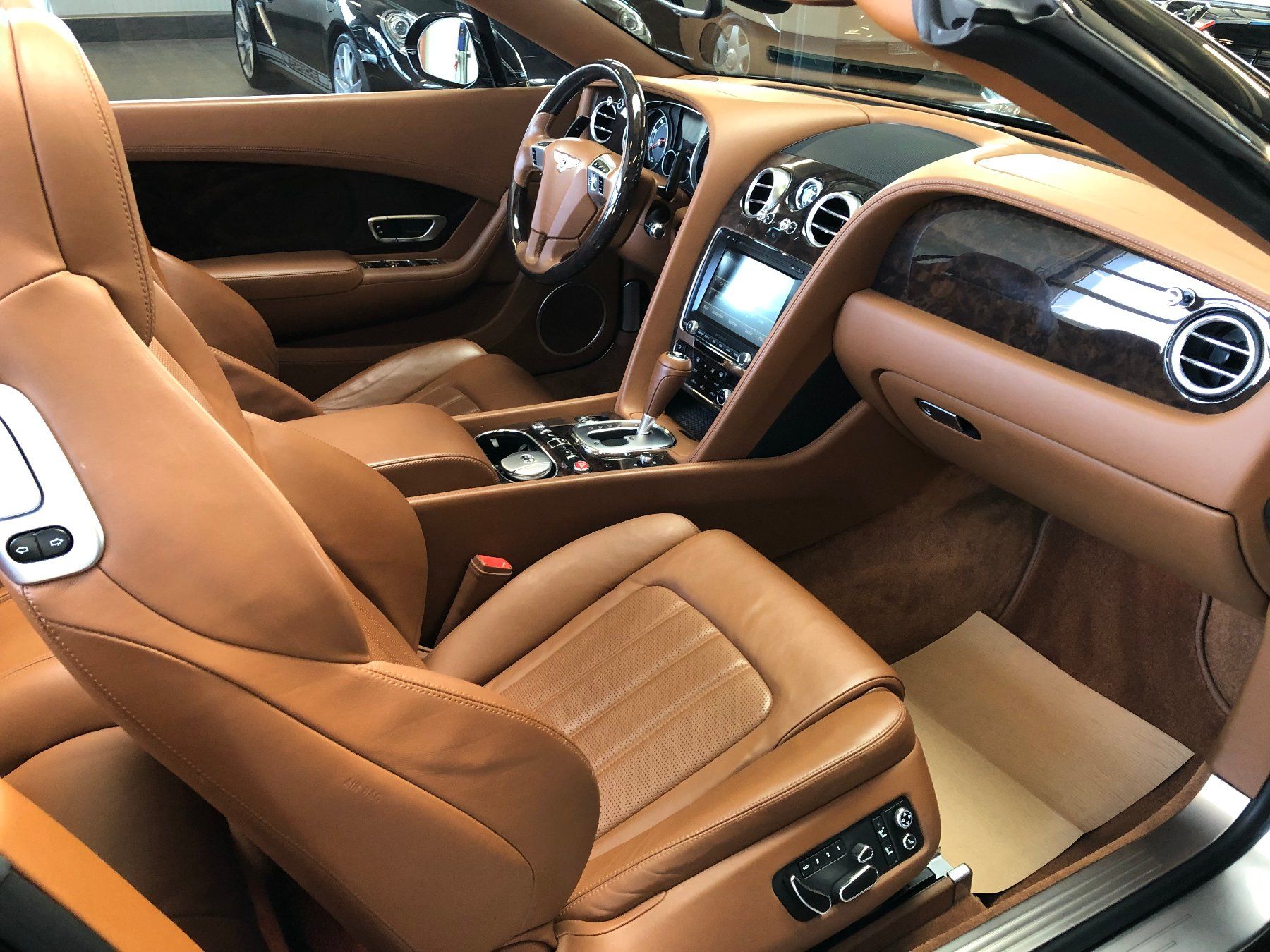 Bentley Automobili: BENTLEY Continental GTC 4.0 V8 – Usato da Gampelen venduto da Steuer0 8