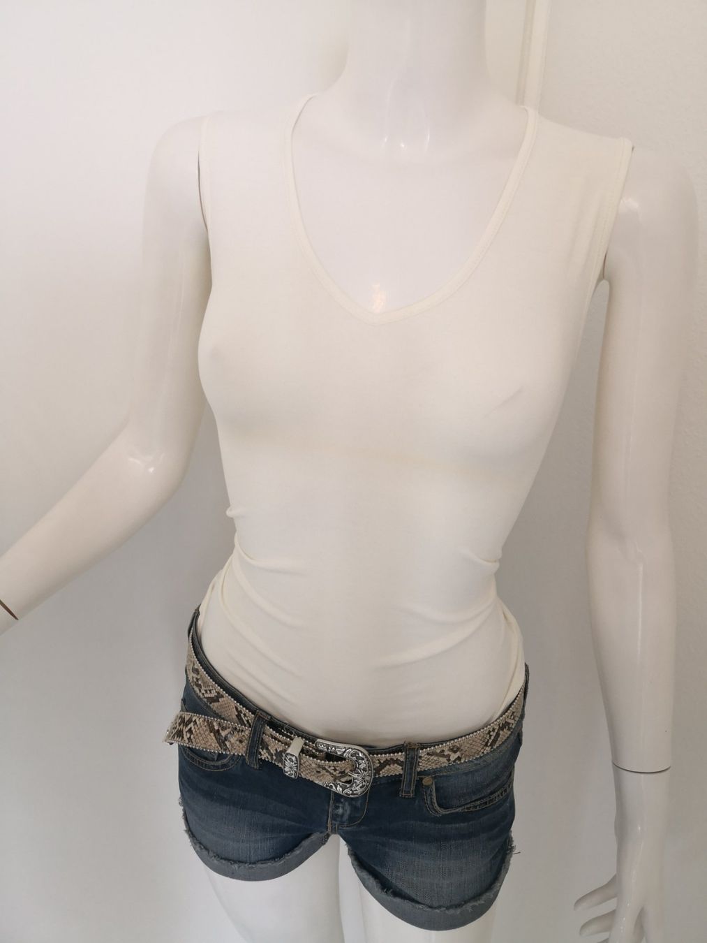 Mango Top: 🤩MANGO TOP ECRU MIT V-SCHNITT – Usato da Olten venduto da Naja-Twins-Twins 9