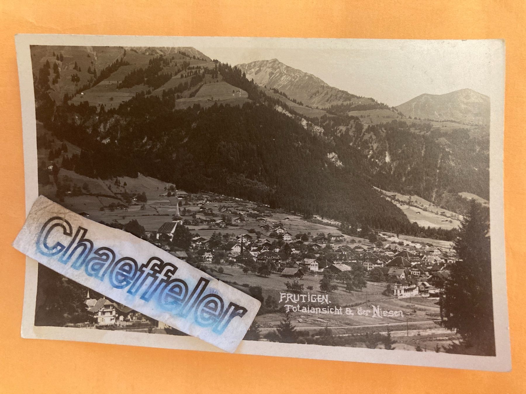 Cartoline postali: 1933 Frutigen, Totalansicht & der Niesen – Usato da Zürich venduto da Chaeffeler