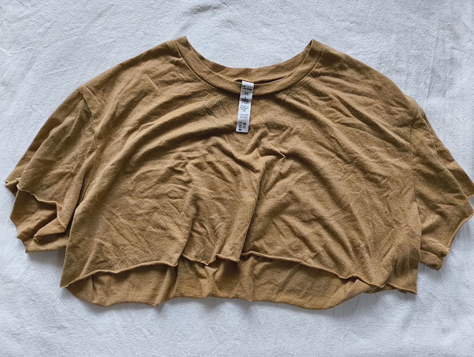 Alo Yoga Top: Alo Yoga Crop Top Tee – Usato da Stein am Rhein venduto da DaOhana 1