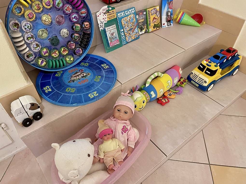 Giocattoli: Jeux et jouets pour enfants – Usato da Corcelles-pres-Concise venduto da Dilem 2