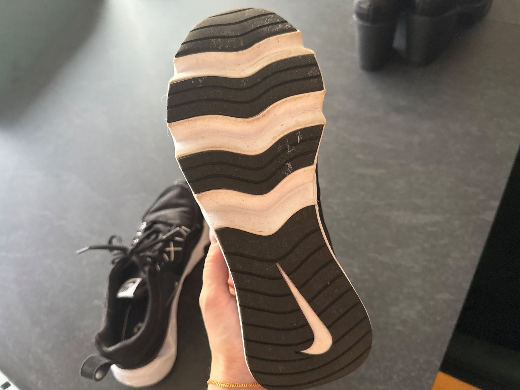 Nike Scarpe da uomo: Nike RYZ 365 Grösse 36.5 – Usato da Pfäffikon SZ venduto da Melanie335 1