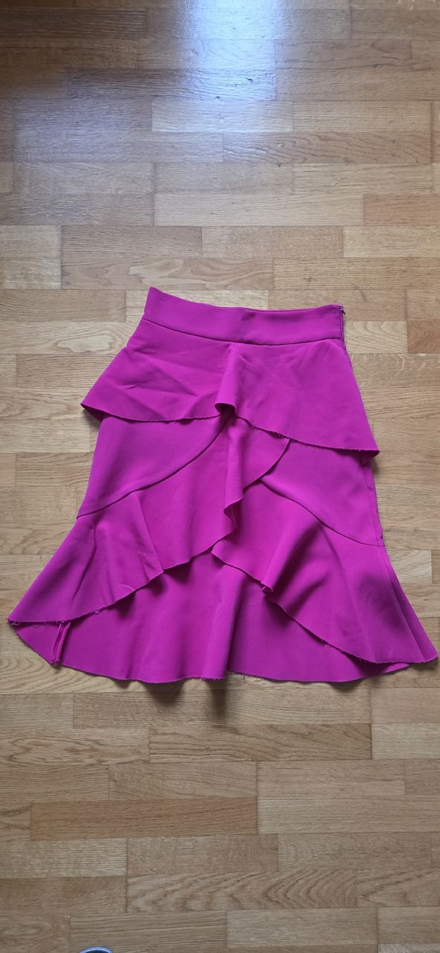 Zara Gonne: Zara Jupe fuchsia M – Nuovo (secondo la descrizione) da Horgen venduto da aiac0