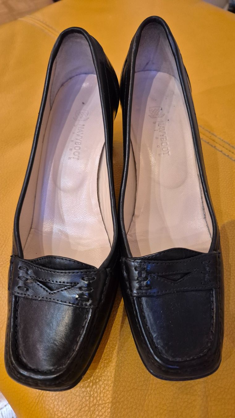 Navyboot Scarpe da donna: Pumps aus Leder Gr. 37 von Navyboot – Usato da Schönenbuch venduto da Rasmo