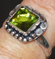 Ring L-7081 – Peridot Edelstein - 19mm Innendurchmesser