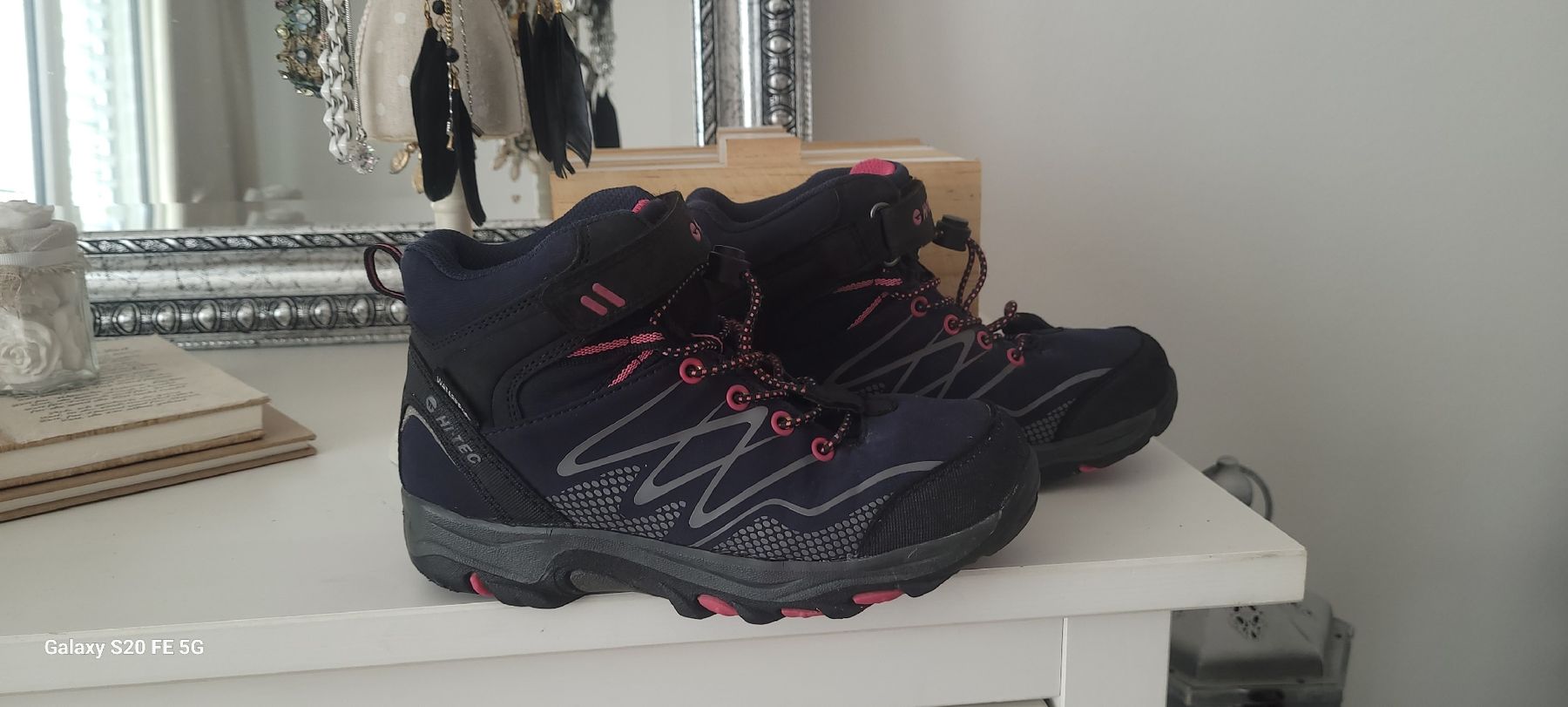 Hi-Tec Schuhe für Mädchen: Wanderschuhe Hi-tec Gr.33 – Gebraucht aus Oberaach von Svea11 2
