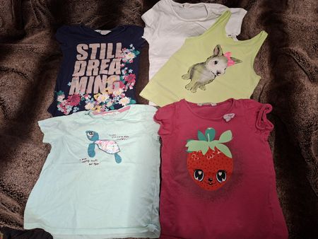 4 T-Shirts und 1 Tanktop Gr 110/116 H&M 