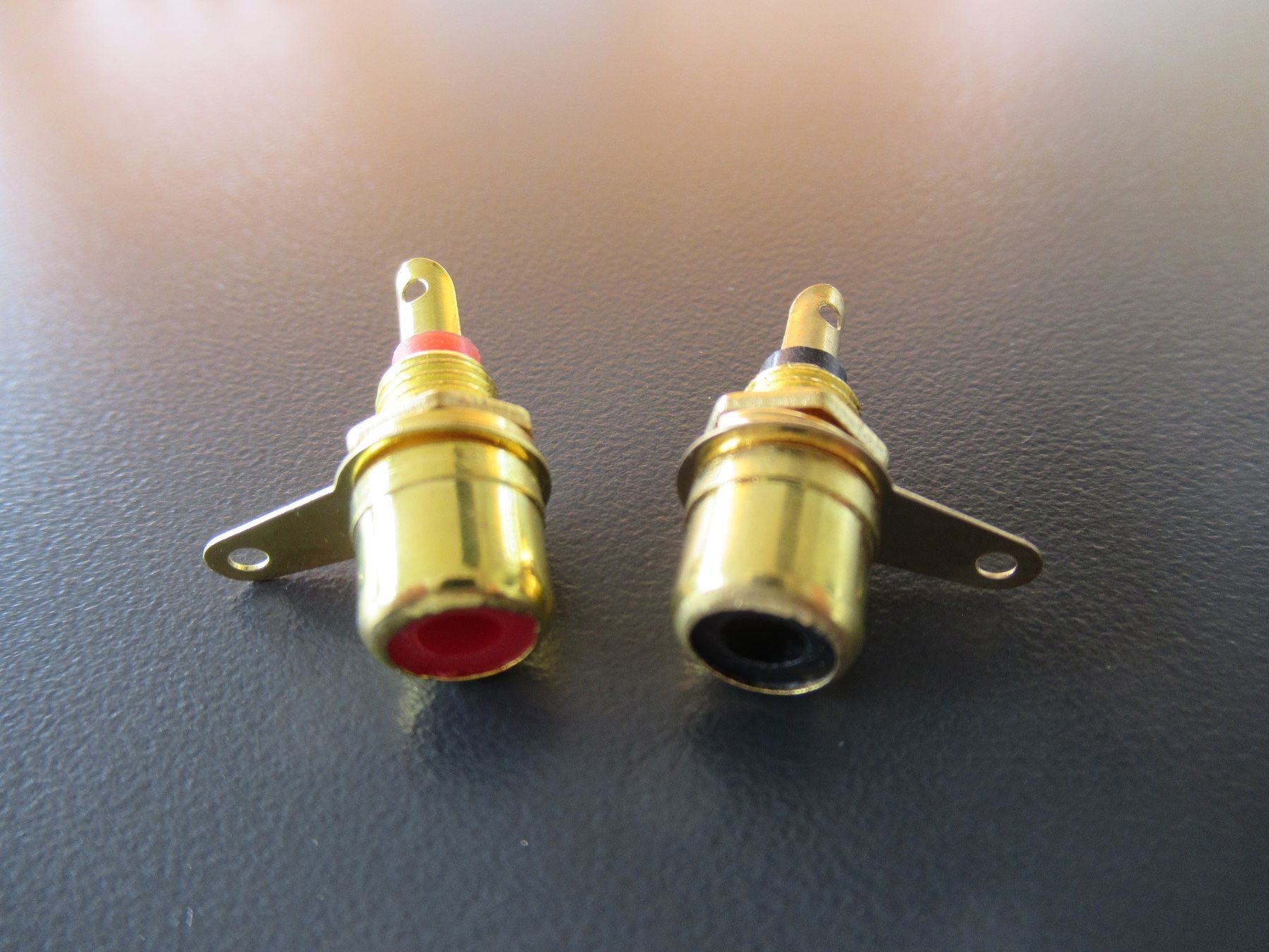 Kabel: 2 Stk. Cinch - Einbaubuchse, vergoldet – Neu und originalverpackt aus Obergösgen von cairn 4