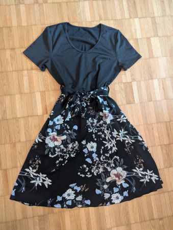 Kleid Blumenmuster schwarz Grösse M neu