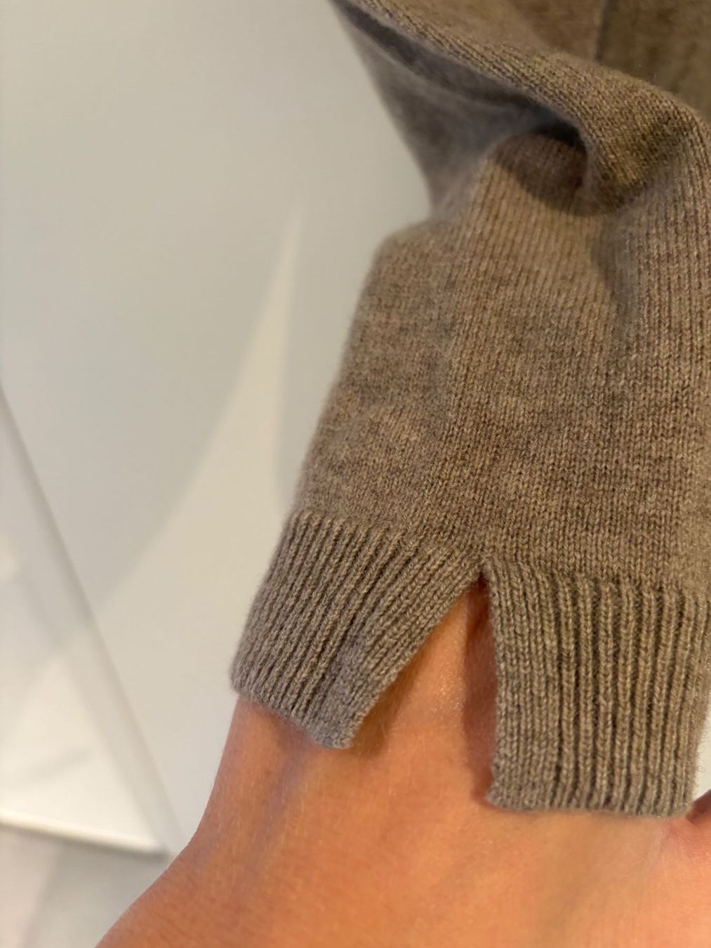 Massimo Dutti Pulls & Sweat-shirts: Massimo Dutti Pullover V-Ausschnitt Kaschmir – D'occasion à Dielsdorf par Anthony111 5