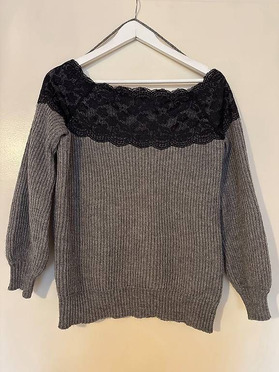Maglioni & Felpe: Femininer grauer Pullover mit schwarzer Spitze – Nuovo (secondo la descrizione) da Baden venduto da Chrisenft