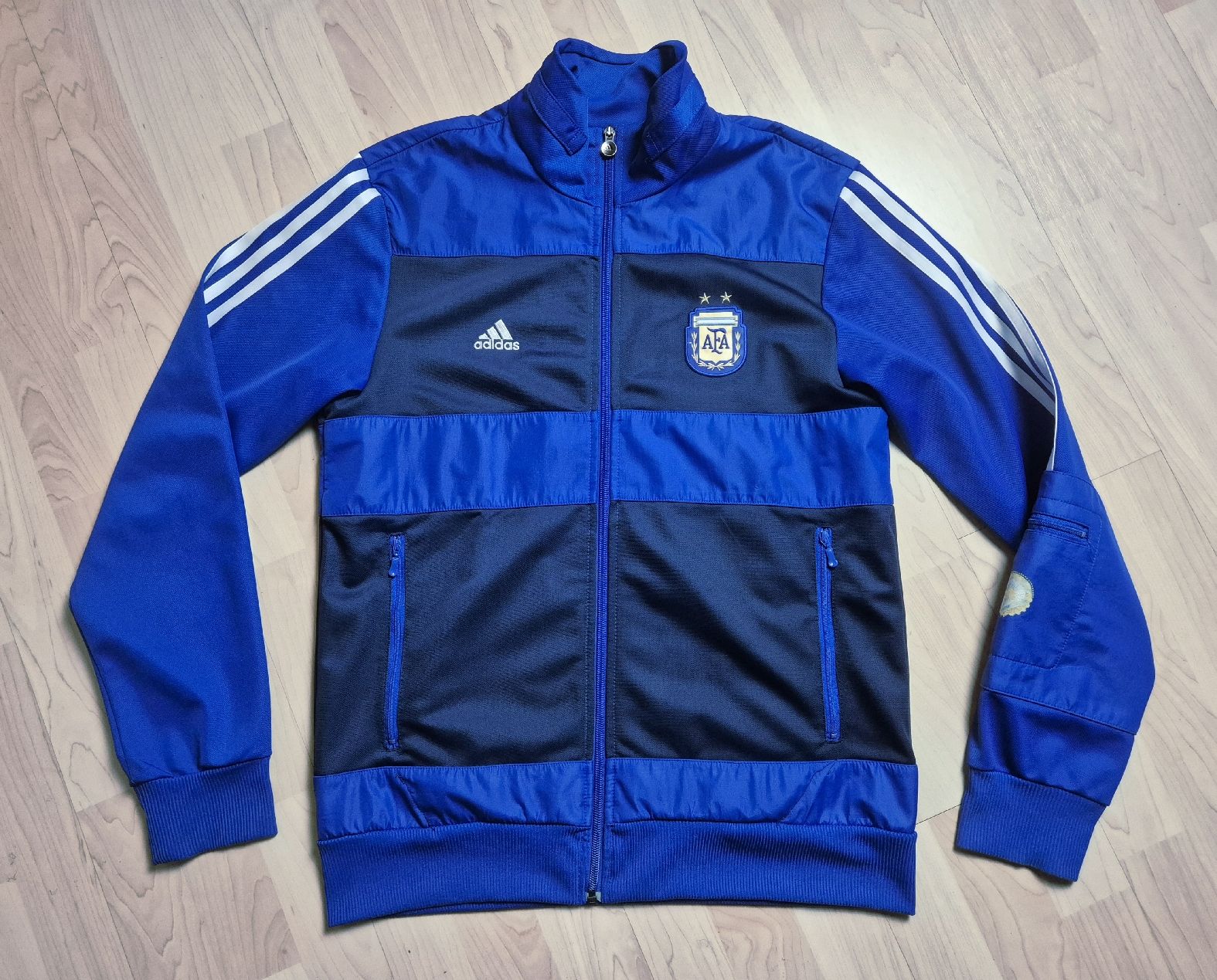Adidas Jacken: Adidas 2010 Argentinien Track Jacke Grösse M – Gebraucht aus St. Gallen von CaliSunshine