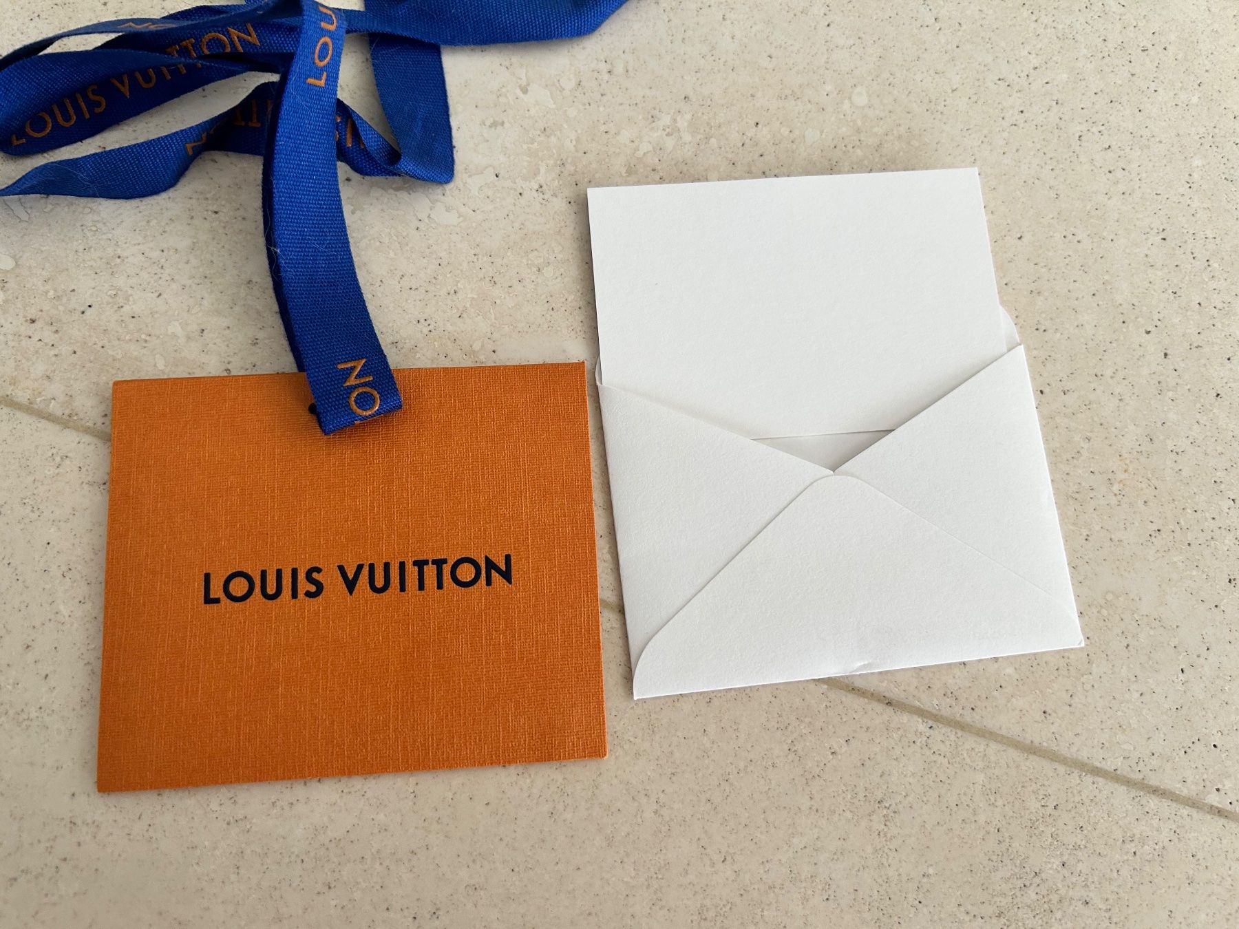 Carta: Kleiner Louis Vuitton Papier Geschenktag – Nuovo e nell'imballaggio originale da Zürich venduto da predisha 1