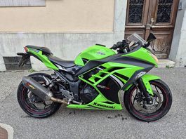 Kawasaki Ninja 300 ABS Special Edition avec pot Akrapovic