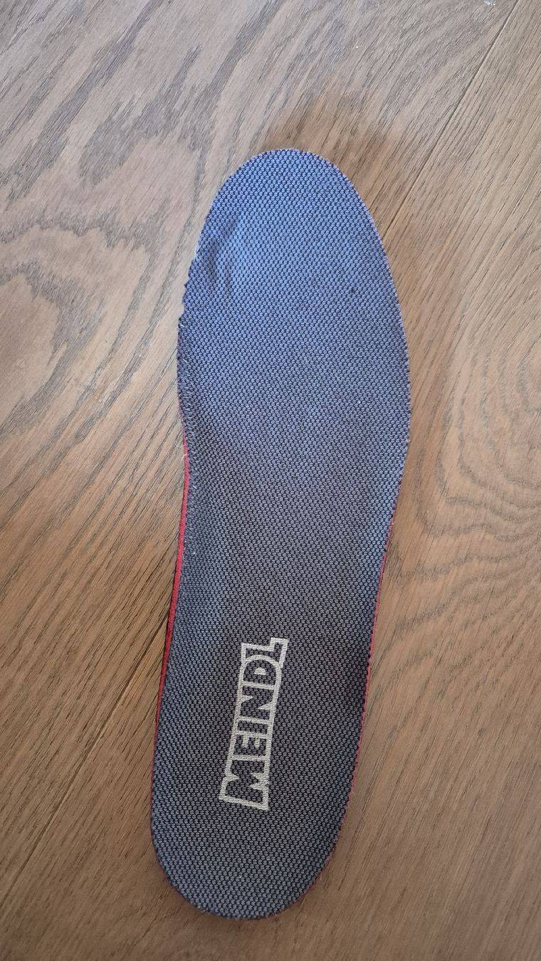 Meindl Scarpe da uomo: Chaussures de randonnées Meindl taille 41.5 – Usato da Marin-Epagnier venduto da FamDub 6