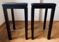 Zwei Bar Hocker
