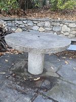 Tavolo rotondo da giardino in granito