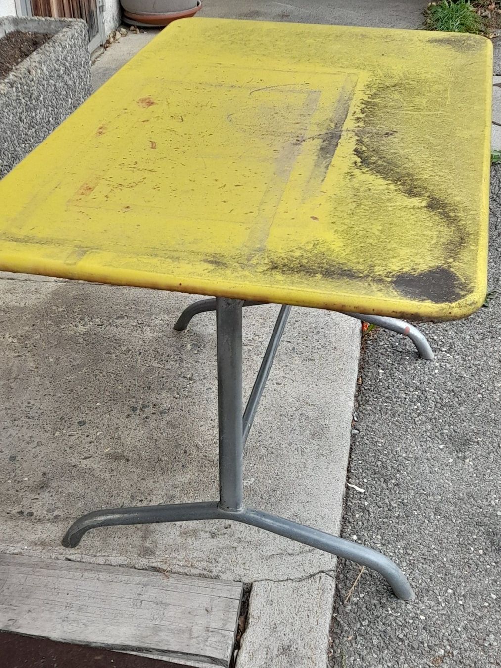 Bigla Tables: Bigla Vintage Gartentisch – D'occasion à Aeschi b.Spiez par 52__yhr6 2