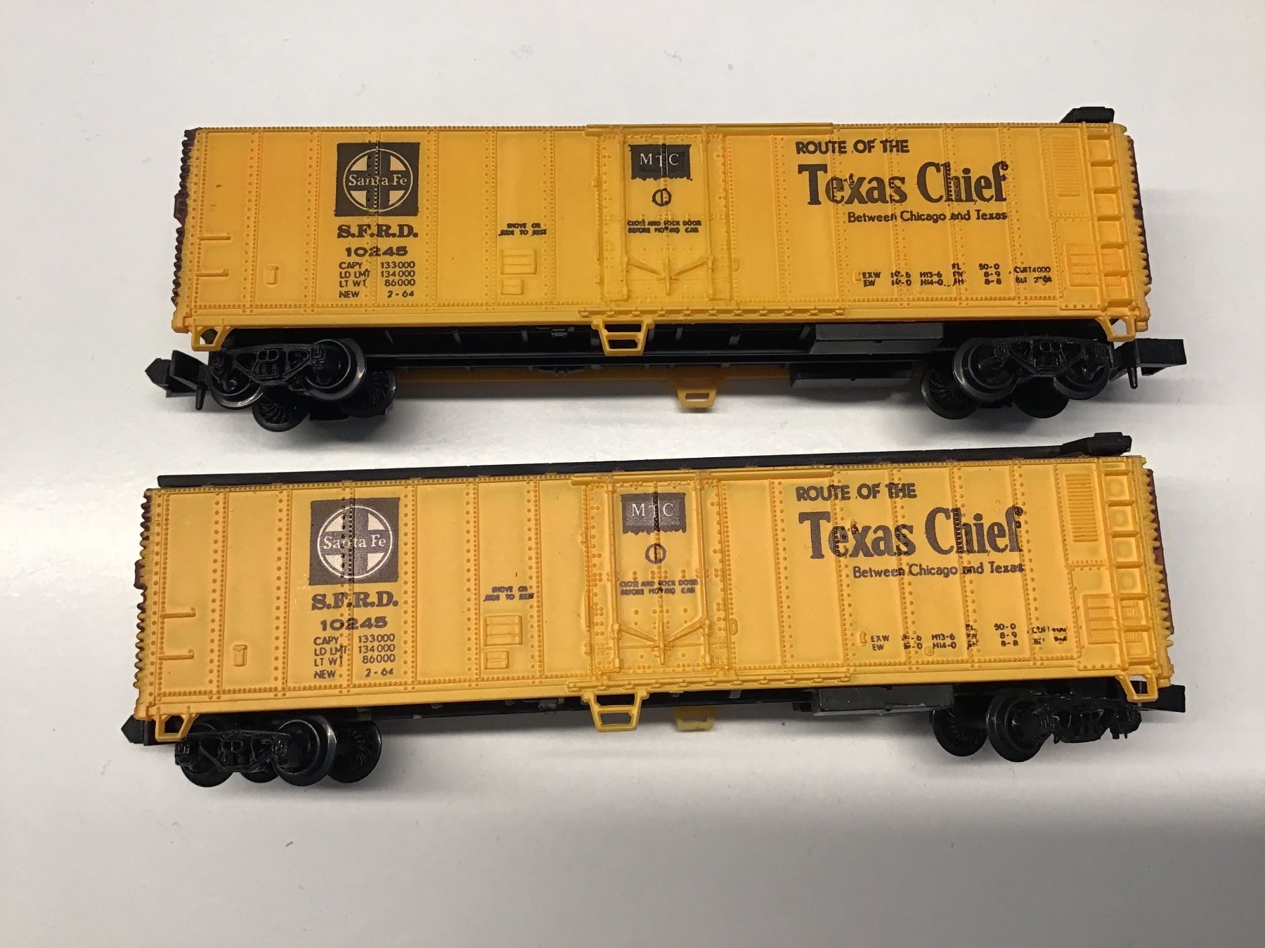 Modelleisenbahnen: Santa Fe Texas Chief Güterwagen, N 2X – Gebraucht aus Männedorf von Modelle-aller-Art