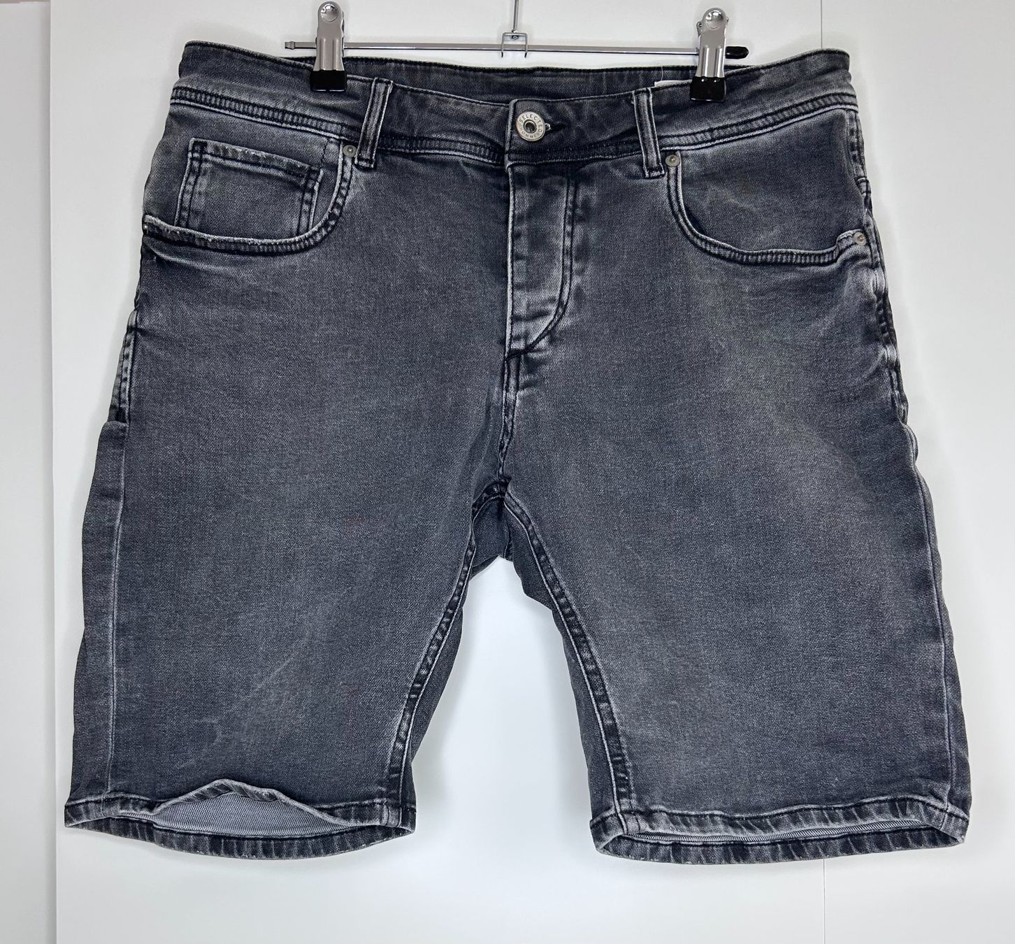 Selected Pantaloni: Selected Homme Shorts – Usato da St. Gallen venduto da look-twice