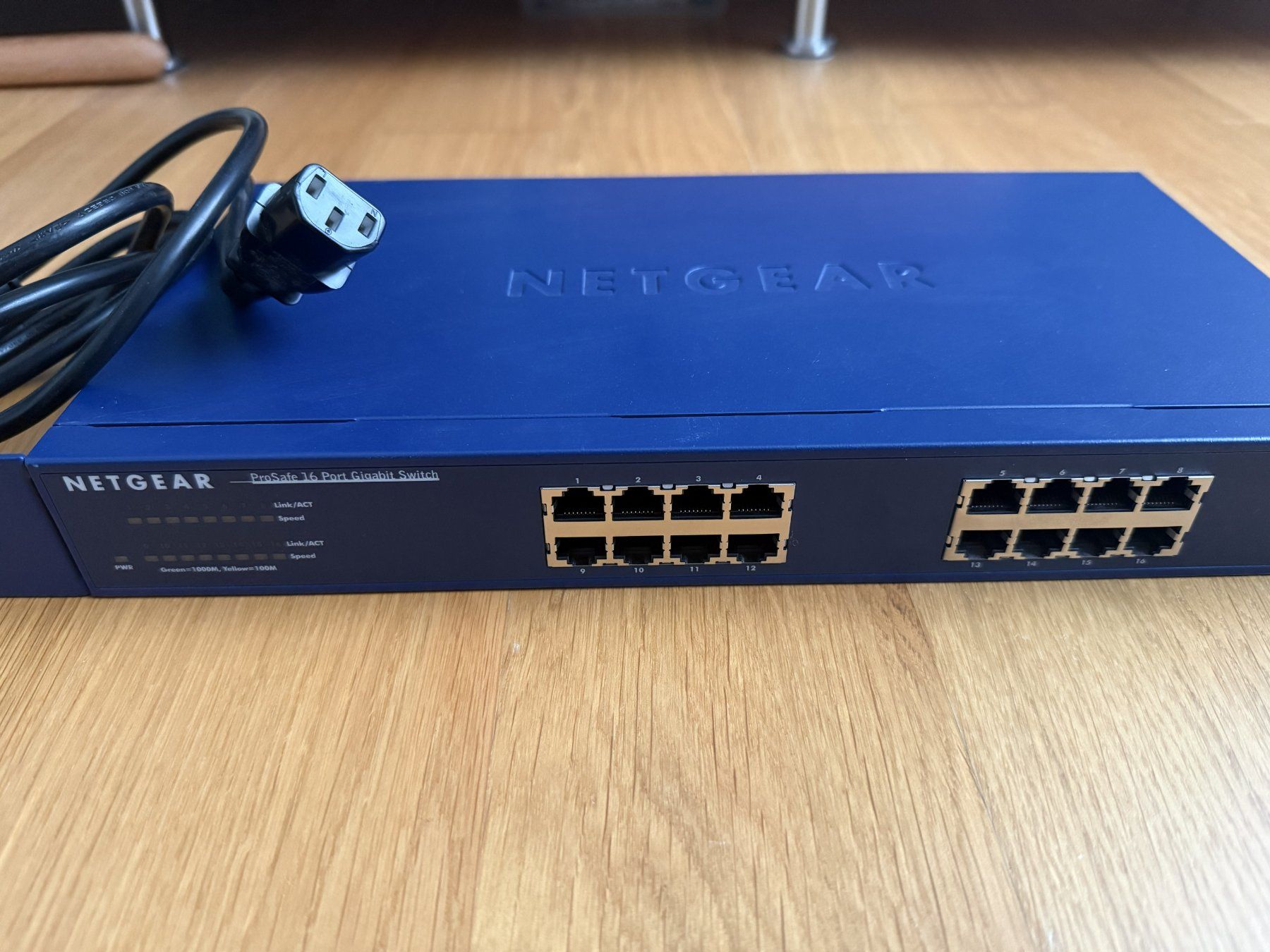 Netgear Hub & Switch: Netgear ProSafe 16 Port Gigabit Switch – Usato da Schinznach Dorf venduto da Joyce75 1