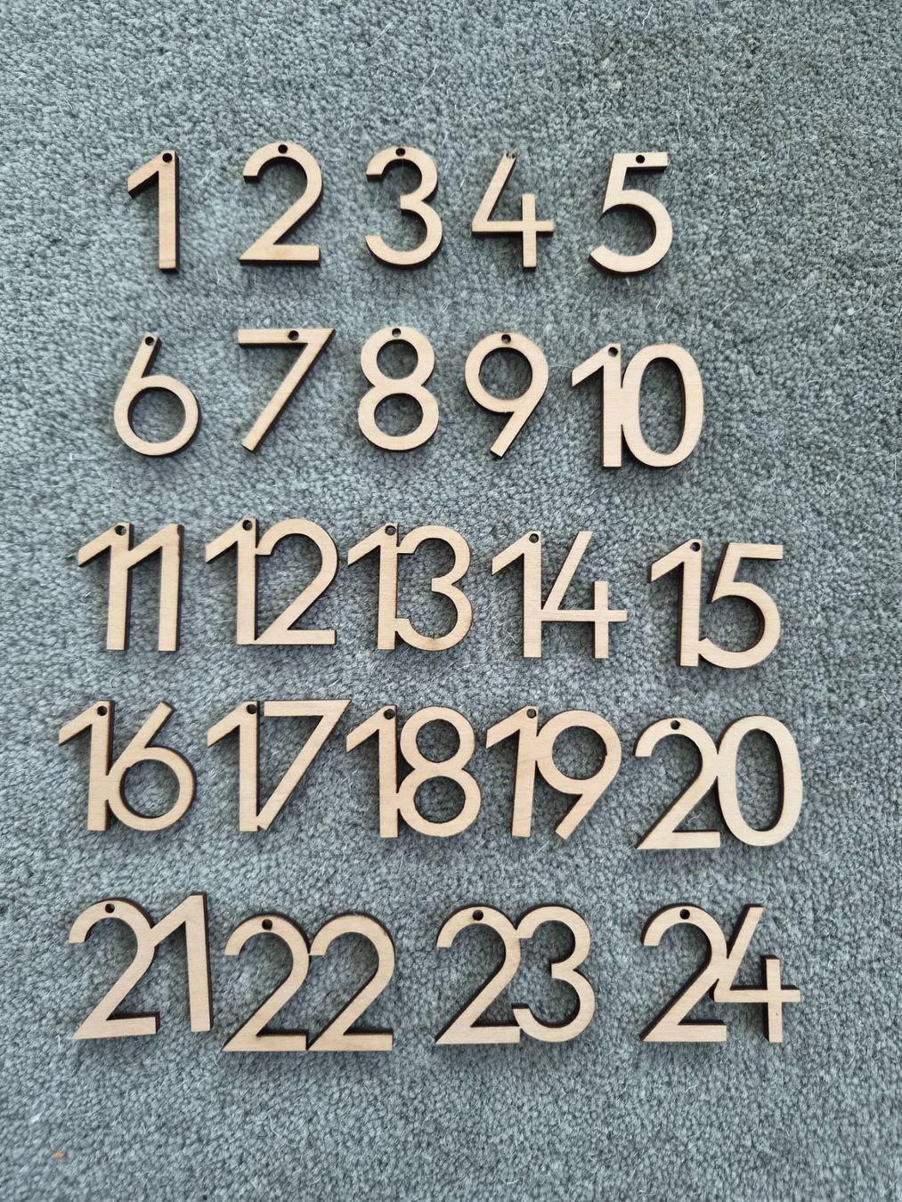 Kalender: Holzzahlen Adventskalender – Gebraucht aus Erstfeld von tan_ddw8
