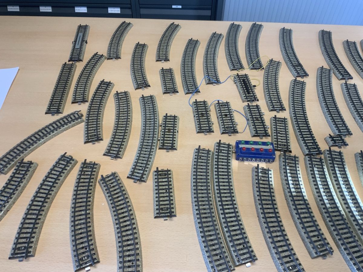 Märklin Modellini di ferrovie: Märklin Geleise – Usato da Niederuzwil venduto da Miami1999 2
