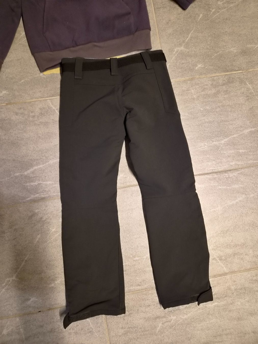 Decathlon Lotti & Set di vestiti: Thermo Wanderhose und Wanderpulli 122/128 – Usato da Konolfingen venduto da torina85 3