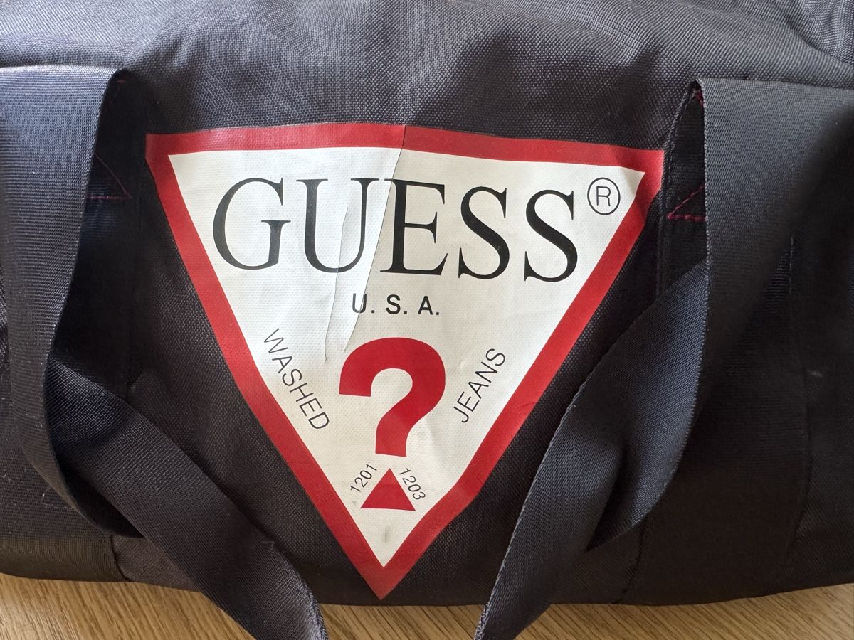Guess Borse: Sporttasche Guess schwarz – Usato da Emmenbrücke venduto da Florentina27 1