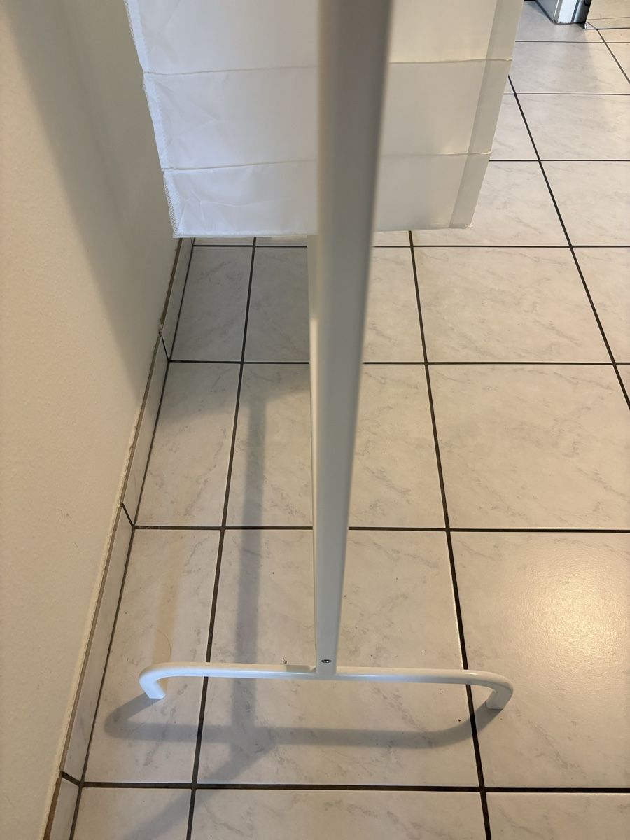 Ikea Guardaroba: clothes rack weisser IKEA-Kleiderständer mit Staufächern – Usato da Basel venduto da mag_7tg8 2