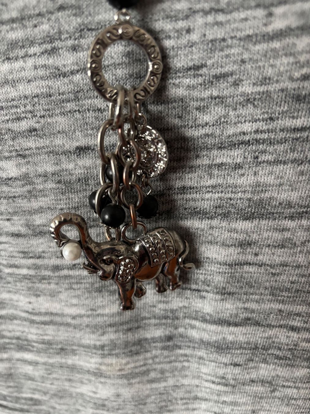 Colliers: Kette mit Elefant und Perle 46 cm Gilde Handwerk, – D'occasion à Balsthal par Uroby 1