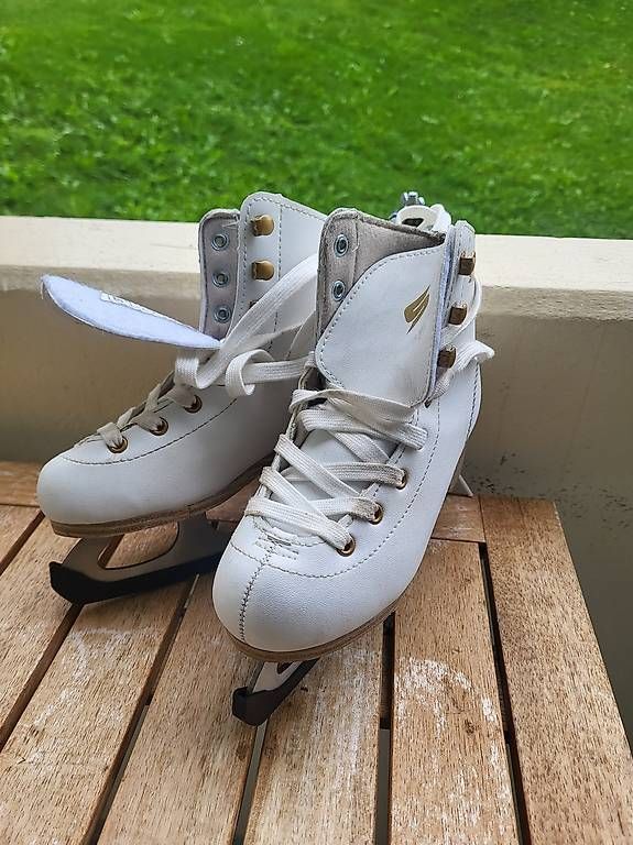 Schlittschuhe: Eiskunstlaufschlittschuhe – Gebraucht aus Zürich von Pommes0