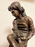 Bronze Figur lesender studierender Jüngling 4,2Kg - H: 36cm