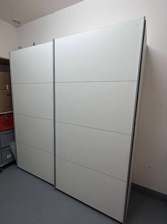 Schränke: Kleiderschrank mit Schiebtür – Gebraucht aus Tagelswangen von smartbird