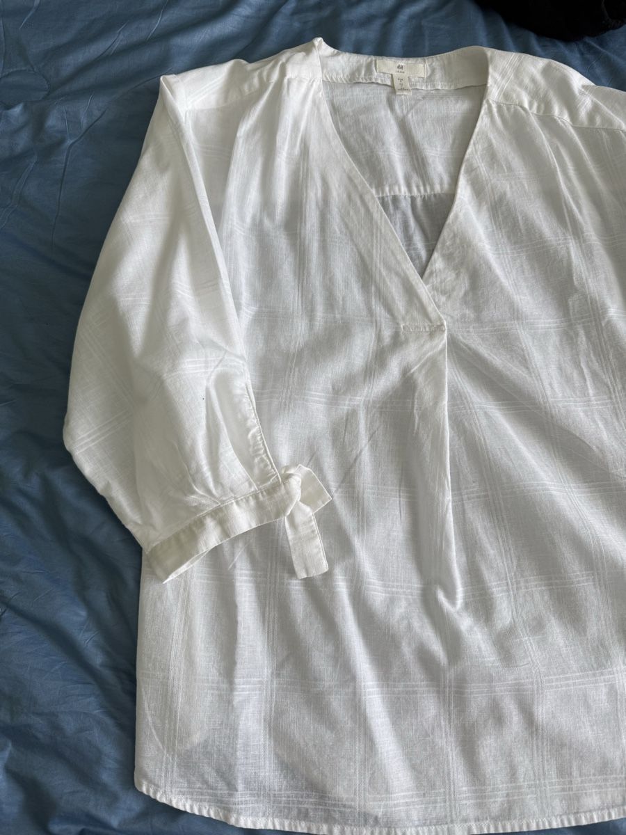 H&M Camicette: Elegante weisse Bluse mit V-Ausschnitt, Grösse s – Nuovo (secondo la descrizione) da Luzern venduto da Lorena.haj 2