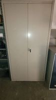 Metall Aktenschrank Höhe mit Tablaren