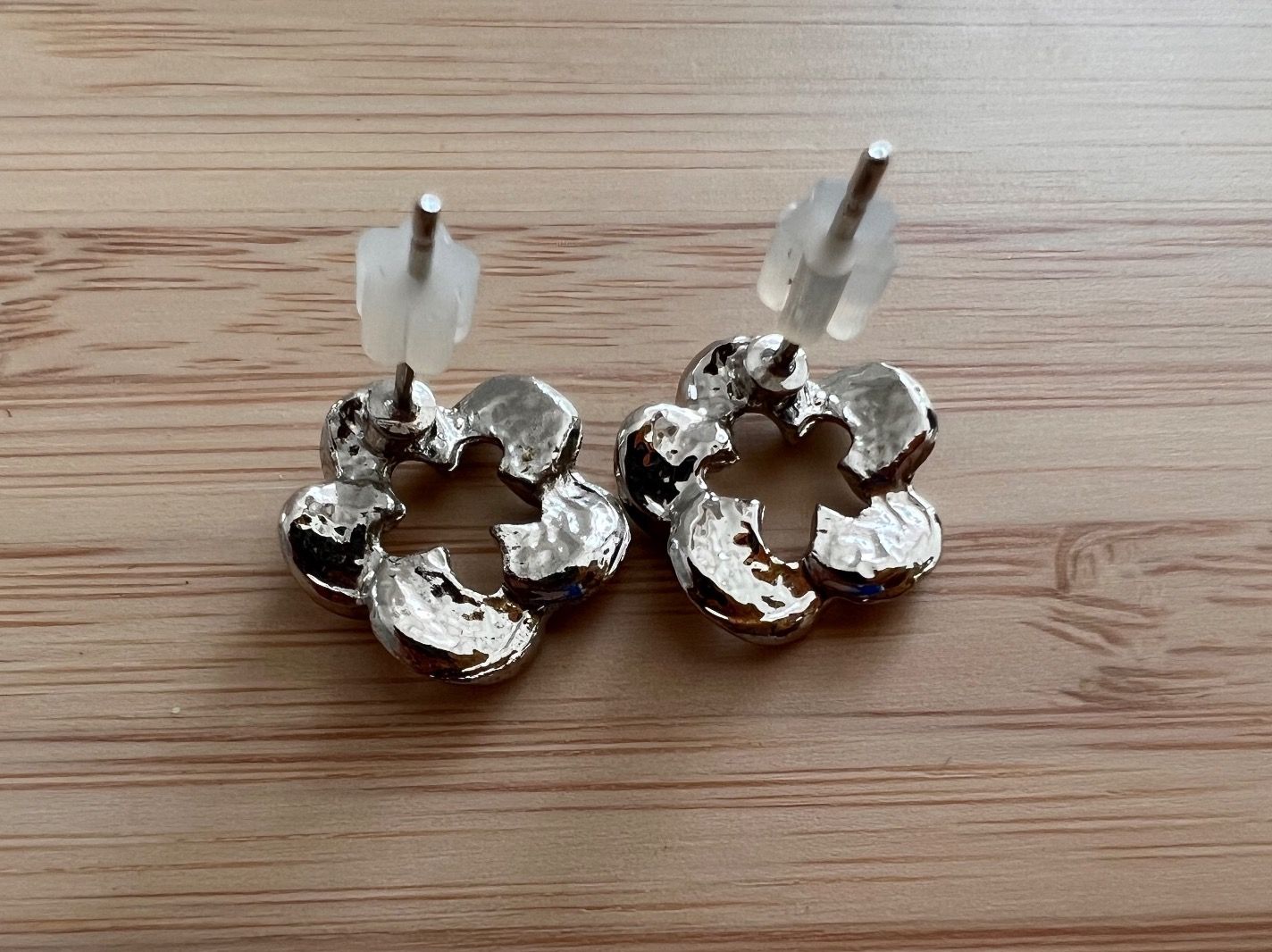 Orecchini pendenti & Orecchini a lobo: Floral stud earrings – Usato da Genève venduto da Ballpencase 2